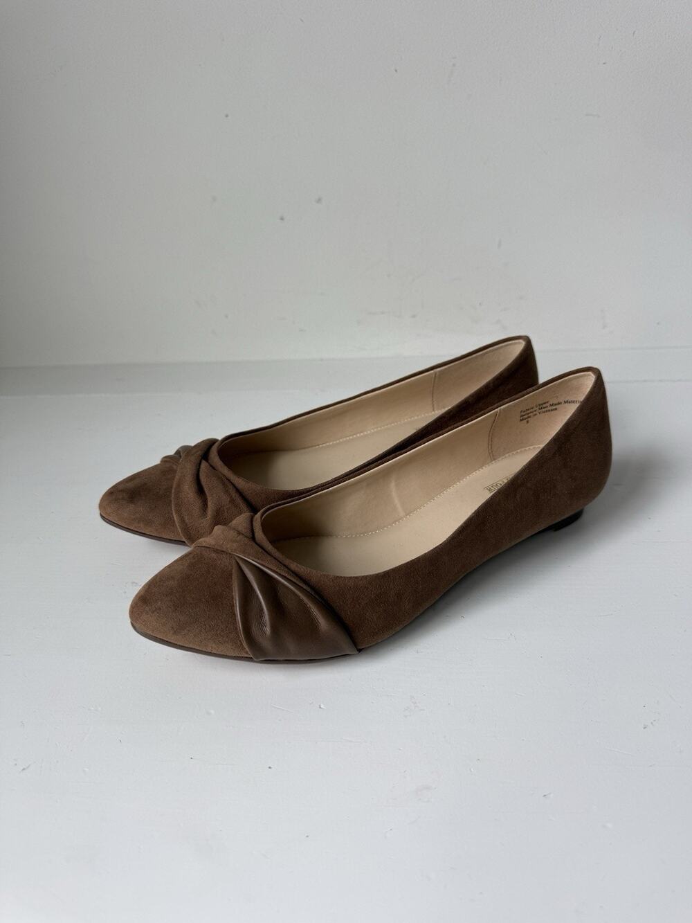 Coach & Four Ballet Flats Womens 8 Beige Bow Pointed Toe Slip On Casual Comfort - Picture 1 of 8